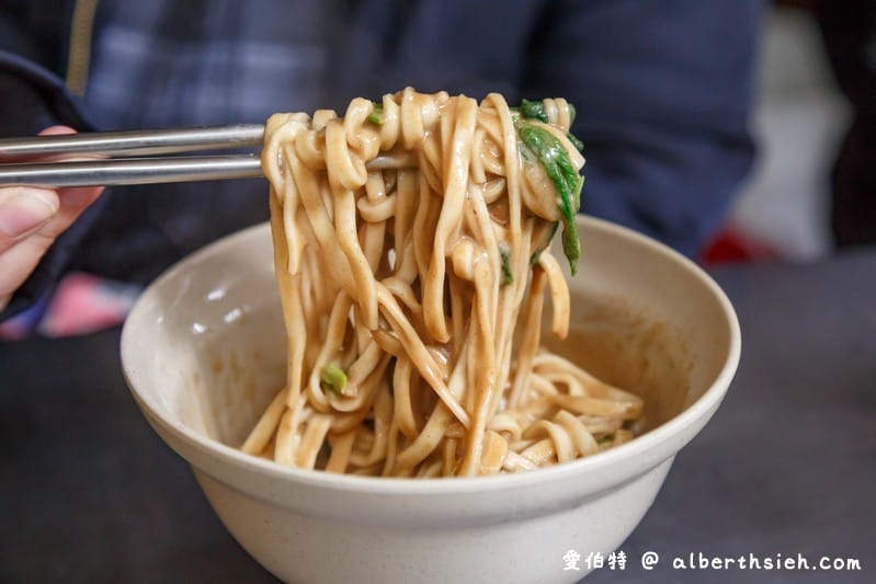 新莊聯邦市場無名榨菜肉絲麵（在地人必推美食榨菜爽脆，湯頭清爽添加辣醬超對味）