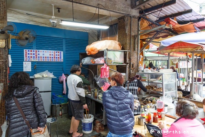 新莊聯邦市場無名榨菜肉絲麵（在地人必推美食榨菜爽脆，湯頭清爽添加辣醬超對味）