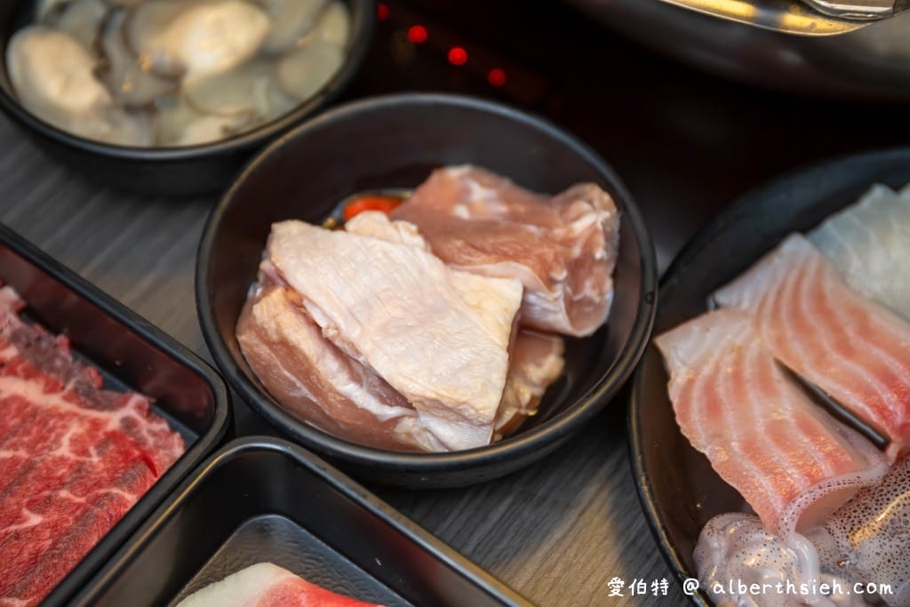 文岩文岩燒蜀辣麻辣鍋.新莊火鍋吃到飽(原塊肉品不錯,海鮮更為推薦鮮甜美味) - 第24張圖 文岩文岩燒蜀辣麻辣鍋.新莊火鍋吃到飽(原塊肉品不錯,海鮮更為推薦鮮甜美味)