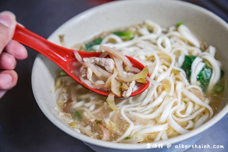 新莊聯邦市場無名榨菜肉絲麵（在地人必推美食榨菜爽脆，湯頭清爽添加辣醬超對味）