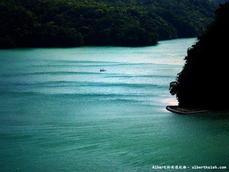 大溪湖畔景觀咖啡廳（270度的環湖雙峰湖畔美景）