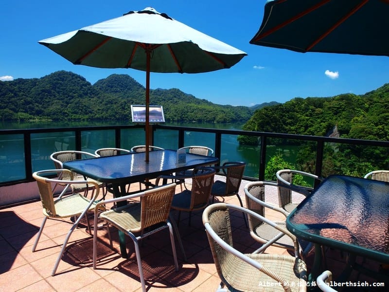 大溪湖畔景觀咖啡廳（270度的環湖雙峰湖畔美景）
