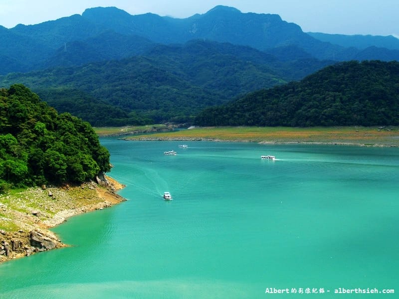 大溪湖畔景觀咖啡廳（270度的環湖雙峰湖畔美景）