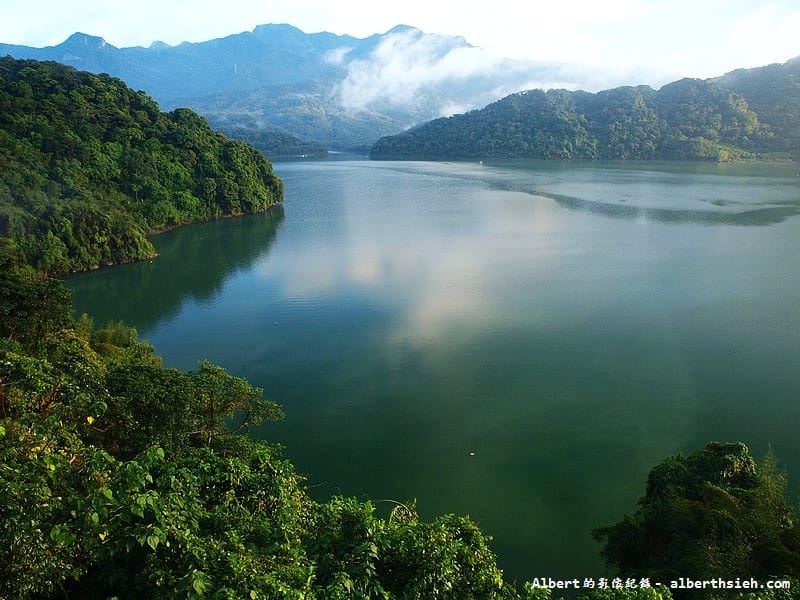 大溪湖畔景觀咖啡廳（270度的環湖雙峰湖畔美景）