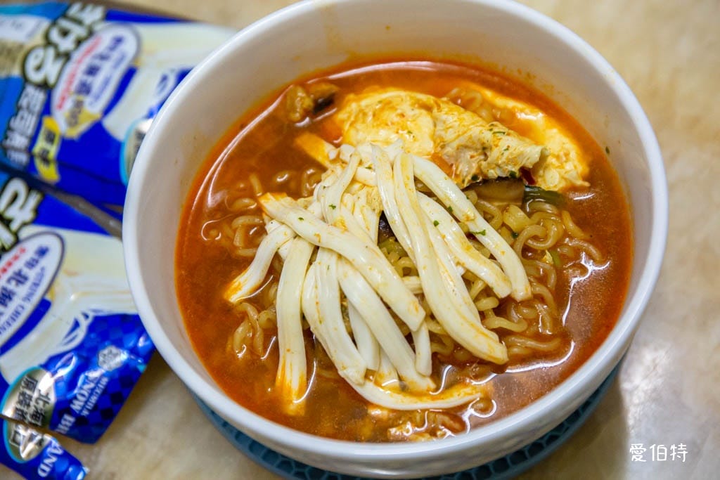 全聯小孩點心推薦．雪印北海道100起司棒（可以手撕，口感Q彈還帶有濃郁的奶味）