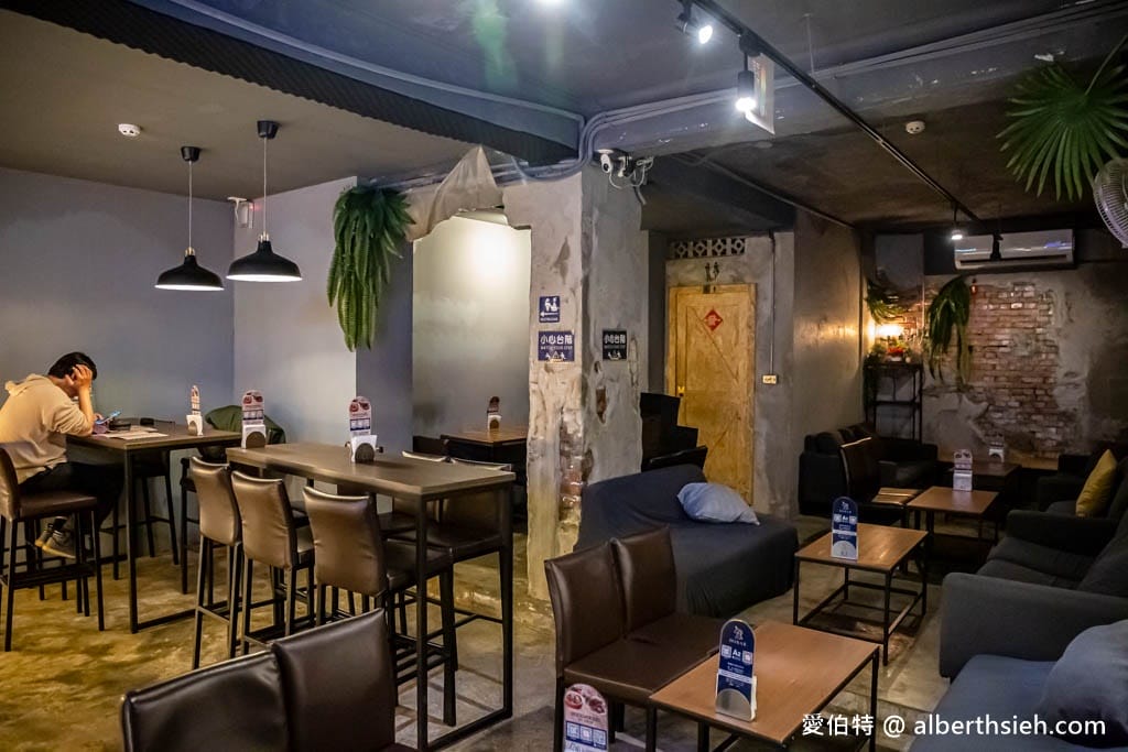 獨角落Do Bar(北車店)(有駐唱氛圍很棒很放鬆的沙發酒吧) - 第14張圖 獨角落Do Bar(北車店)(有駐唱氛圍很棒很放鬆的沙發酒吧)