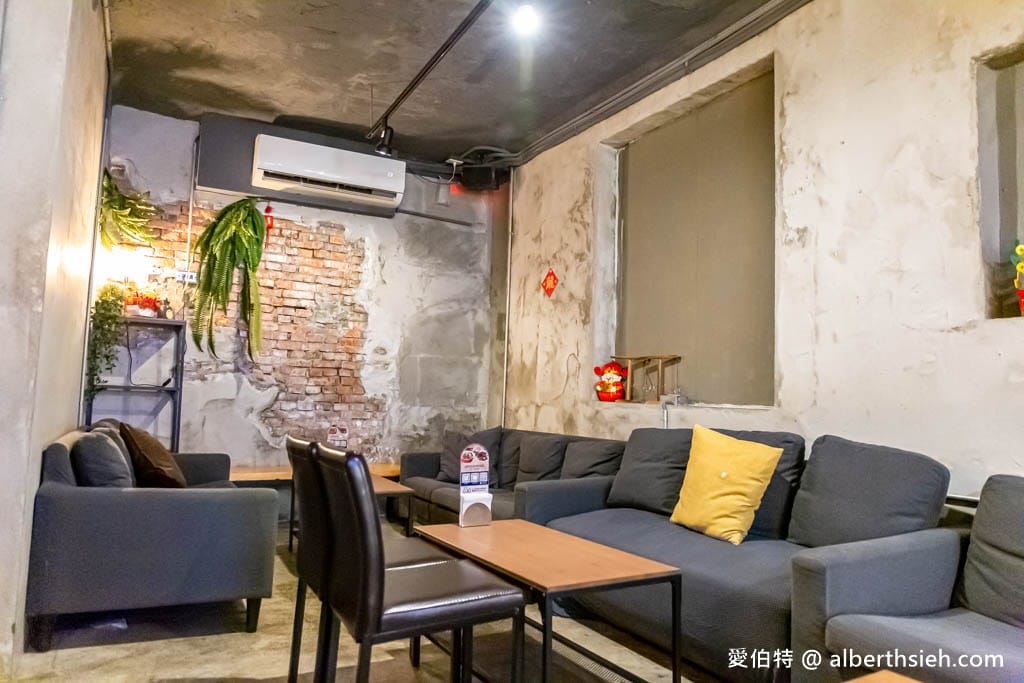 獨角落Do Bar(北車店)(有駐唱氛圍很棒很放鬆的沙發酒吧) - 第15張圖 獨角落Do Bar(北車店)(有駐唱氛圍很棒很放鬆的沙發酒吧)