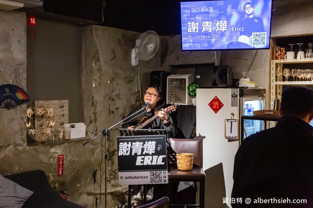 獨角落Do Bar(北車店)(有駐唱氛圍很棒很放鬆的沙發酒吧) - 第16張圖 獨角落Do Bar(北車店)(有駐唱氛圍很棒很放鬆的沙發酒吧)