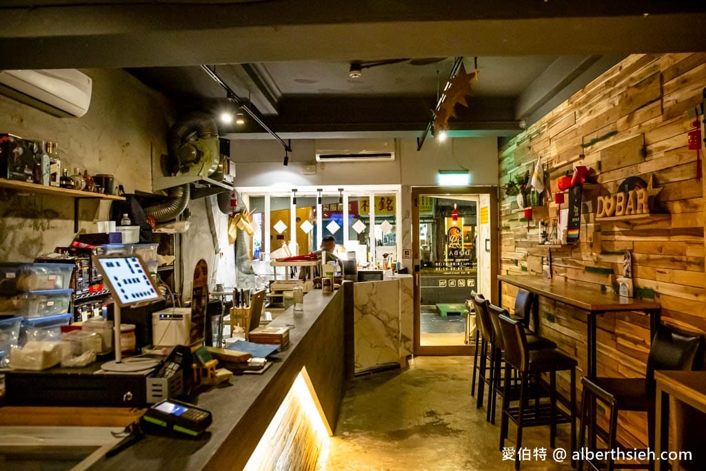 獨角落Do Bar(北車店)(有駐唱氛圍很棒很放鬆的沙發酒吧) - 第11張圖 獨角落Do Bar(北車店)(有駐唱氛圍很棒很放鬆的沙發酒吧)