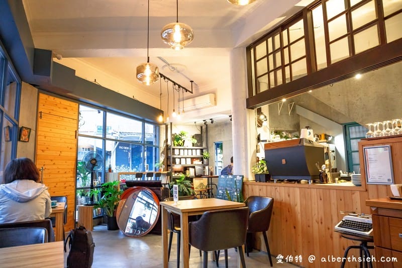 隱藏版小咖啡．宜蘭羅東老宅咖啡廳（威士忌冰滴跟起司蛋糕必點）