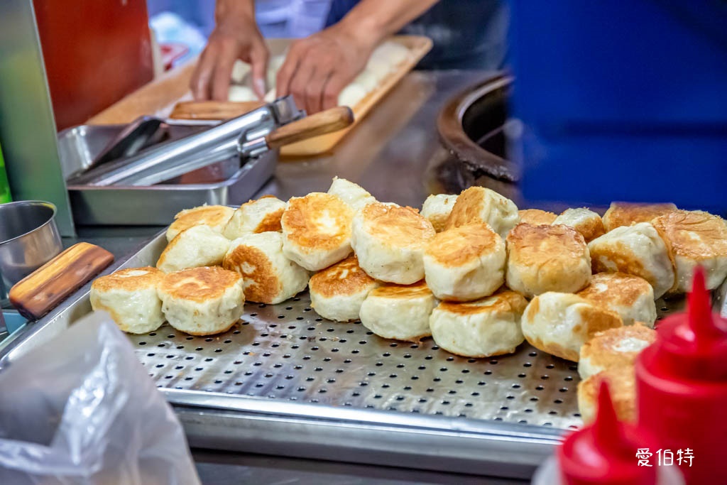 莊專業水煎包｜平日限定，中壢SOGO商圈平價小吃排隊美食 @愛伯特