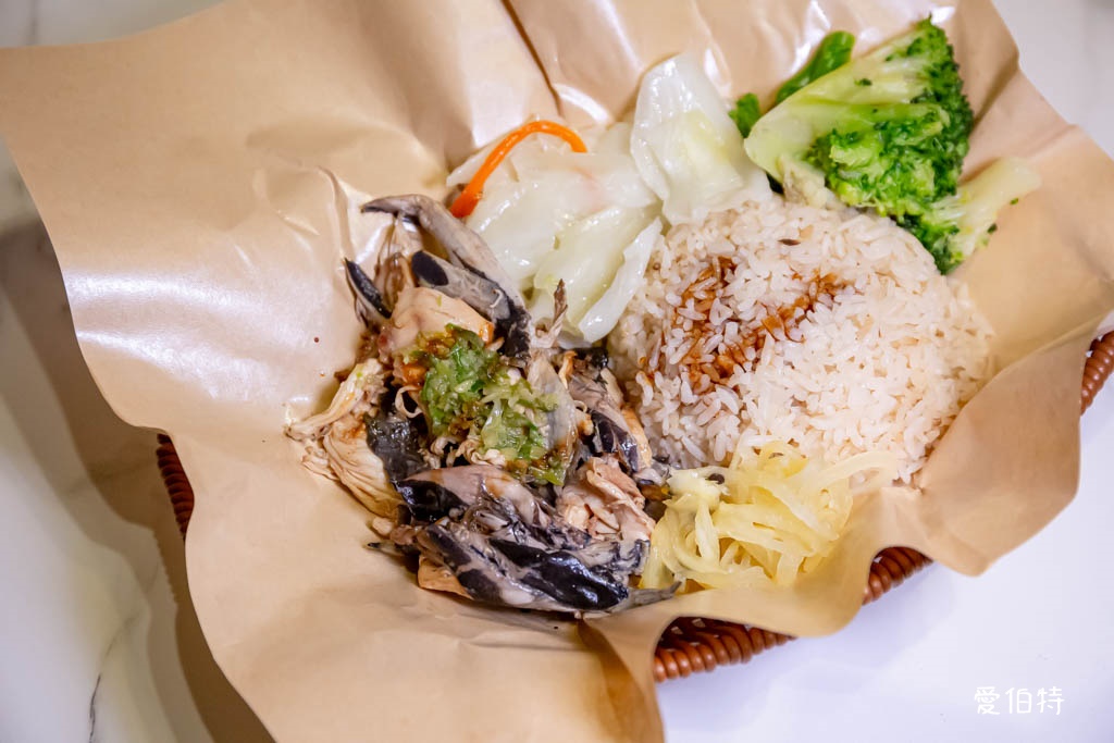 馮羽樓雞肉飯賣所x烏雞飯｜桃園藝文特區美食推薦，豉油雞腿飯必吃 @愛伯特