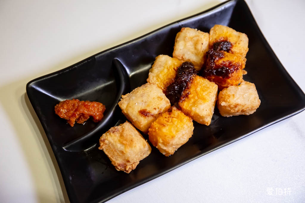 馮羽樓雞肉飯賣所x烏雞飯｜桃園藝文特區美食推薦，豉油雞腿飯必吃 @愛伯特