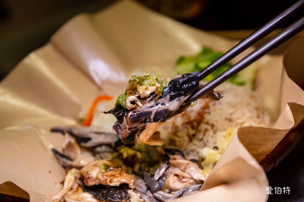 馮羽樓雞肉飯賣所x烏雞飯｜桃園藝文特區美食推薦，豉油雞腿飯必吃 @愛伯特