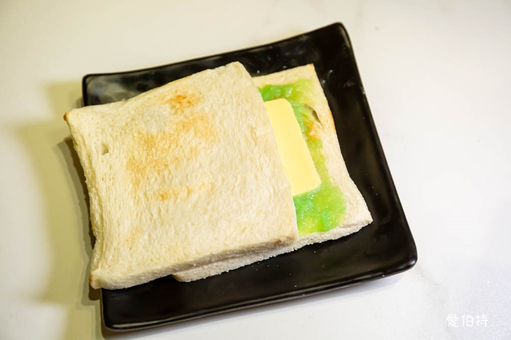 馮羽樓雞肉飯賣所x烏雞飯｜桃園藝文特區美食推薦，豉油雞腿飯必吃 @愛伯特