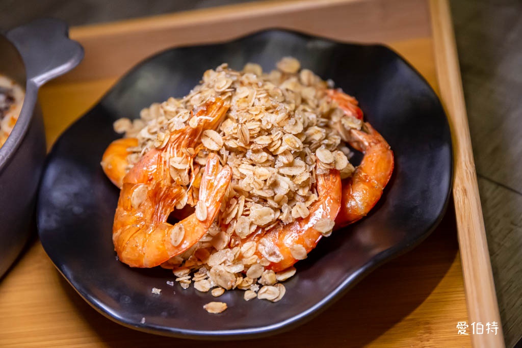 馮羽樓雞肉飯賣所x烏雞飯｜桃園藝文特區美食推薦，豉油雞腿飯必吃 @愛伯特