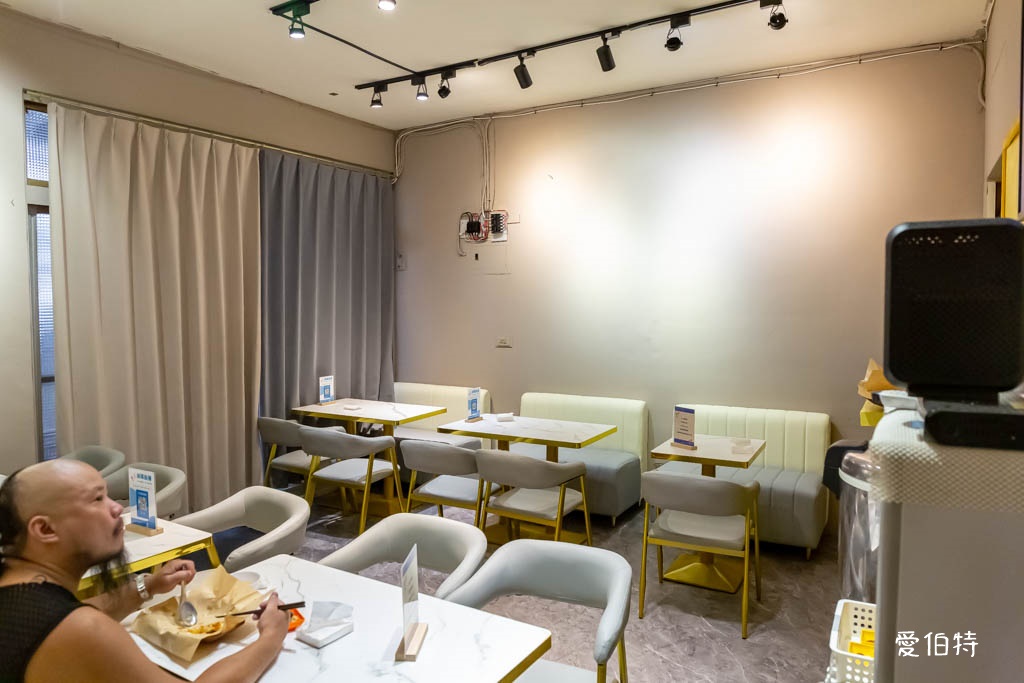 馮羽樓雞肉飯賣所x烏雞飯｜桃園藝文特區美食推薦，豉油雞腿飯必吃 @愛伯特