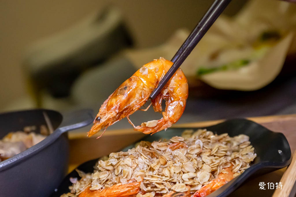 馮羽樓雞肉飯賣所x烏雞飯｜桃園藝文特區美食推薦，豉油雞腿飯必吃 @愛伯特