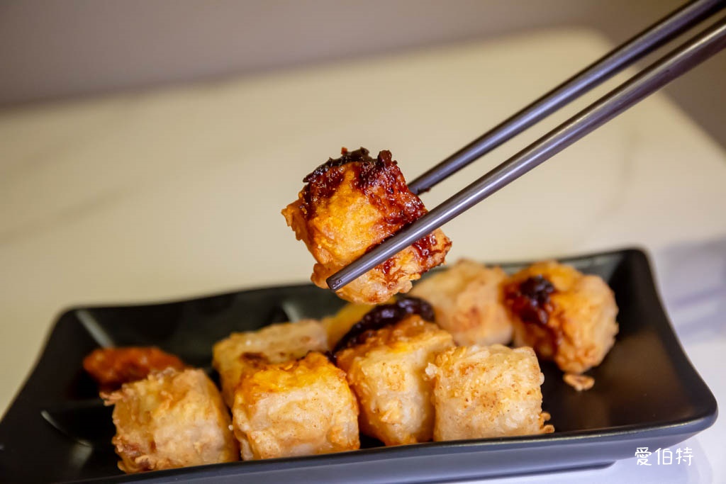 馮羽樓雞肉飯賣所x烏雞飯｜桃園藝文特區美食推薦，豉油雞腿飯必吃 @愛伯特