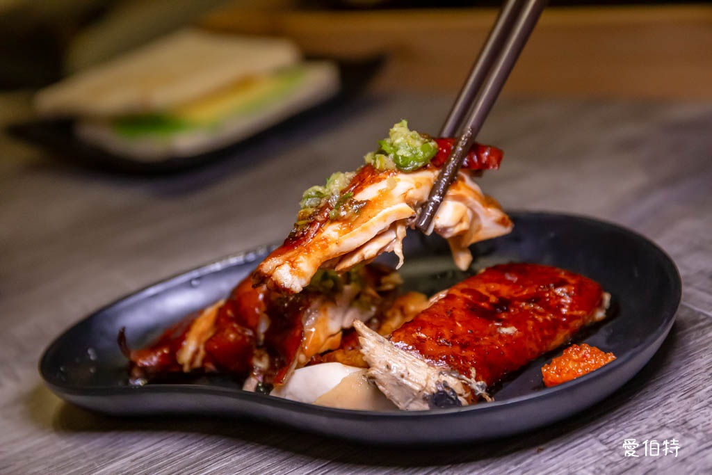 馮羽樓雞肉飯賣所x烏雞飯｜桃園藝文特區美食推薦，豉油雞腿飯必吃 @愛伯特