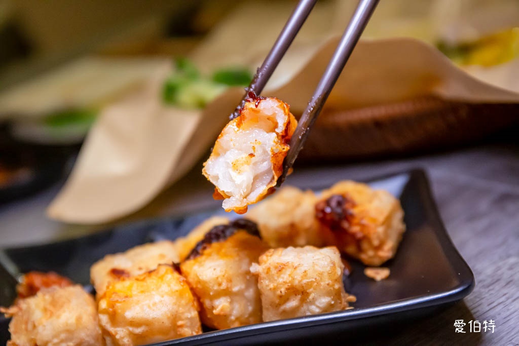 馮羽樓雞肉飯賣所x烏雞飯｜桃園藝文特區美食推薦，豉油雞腿飯必吃 @愛伯特