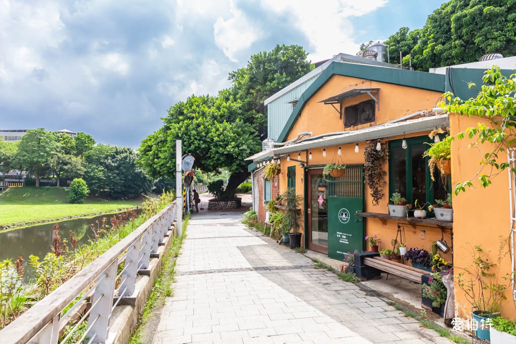 中壢我們他們。一起野餐咖啡廳，老街溪不限時露營風超放鬆 @愛伯特