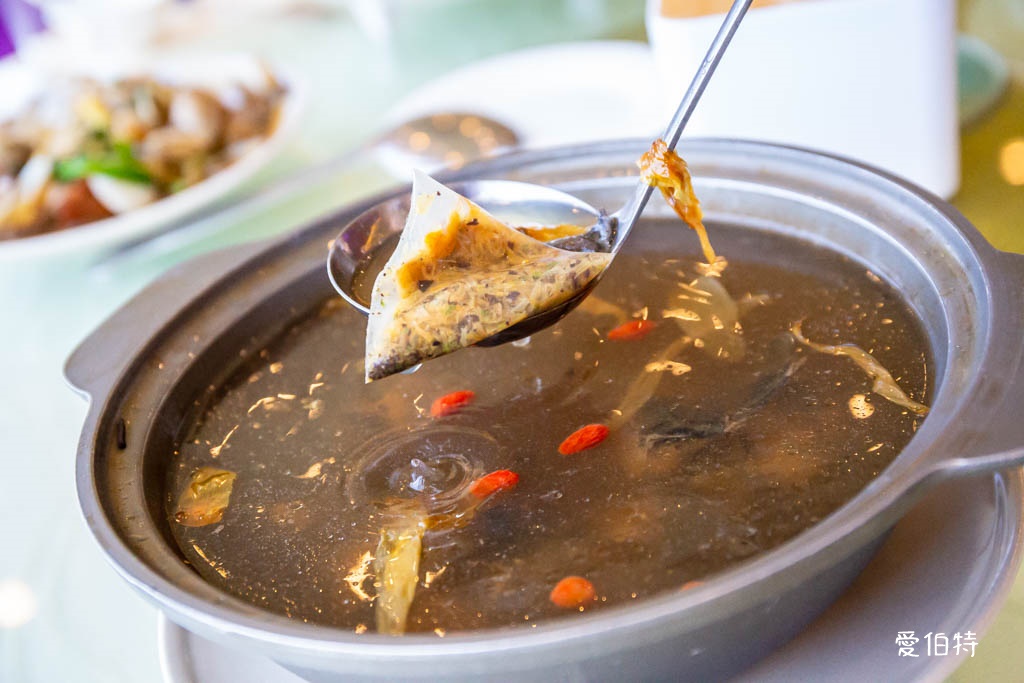 桃園親子景點推薦｜向陽農場，門票全額折抵，向日葵花海烤肉餵動物 @愛伯特