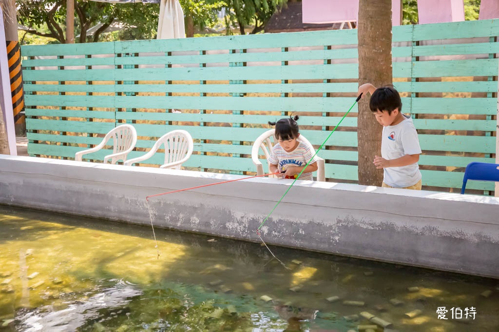 桃園親子景點推薦｜向陽農場，門票全額折抵，向日葵花海烤肉餵動物 @愛伯特
