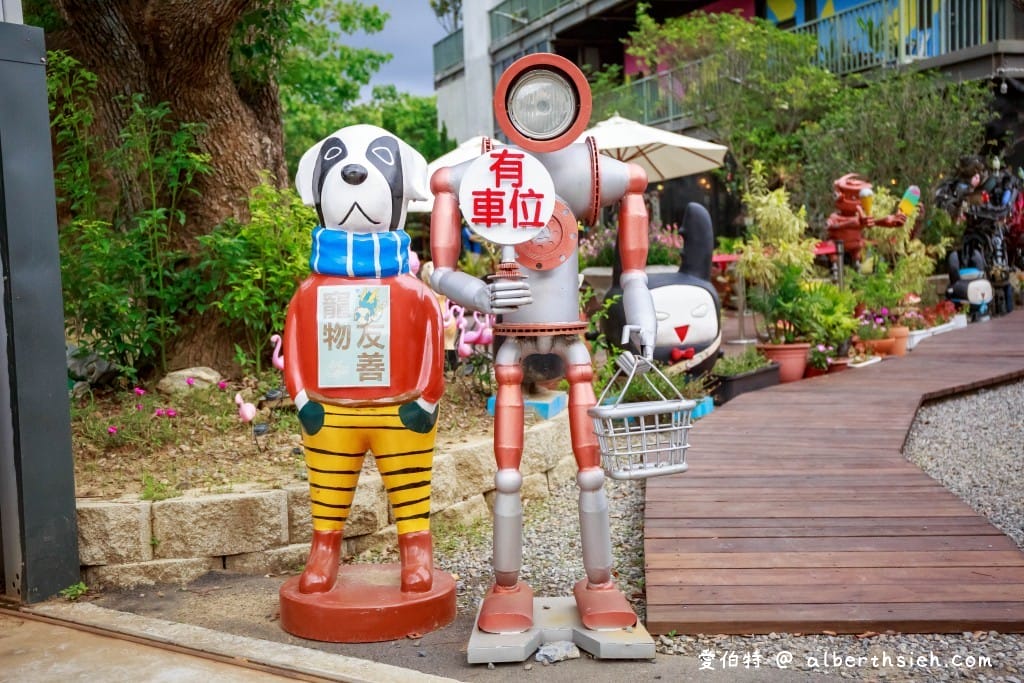 SRC北埔印象景觀庭園咖啡民宿（鋼鐵恐龍、變形金鋼、機器人、重機）