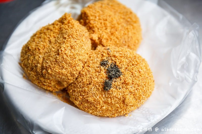 新竹市都城隍廟周家燒麻糬（不會過於軟爛富有彈性好吃）