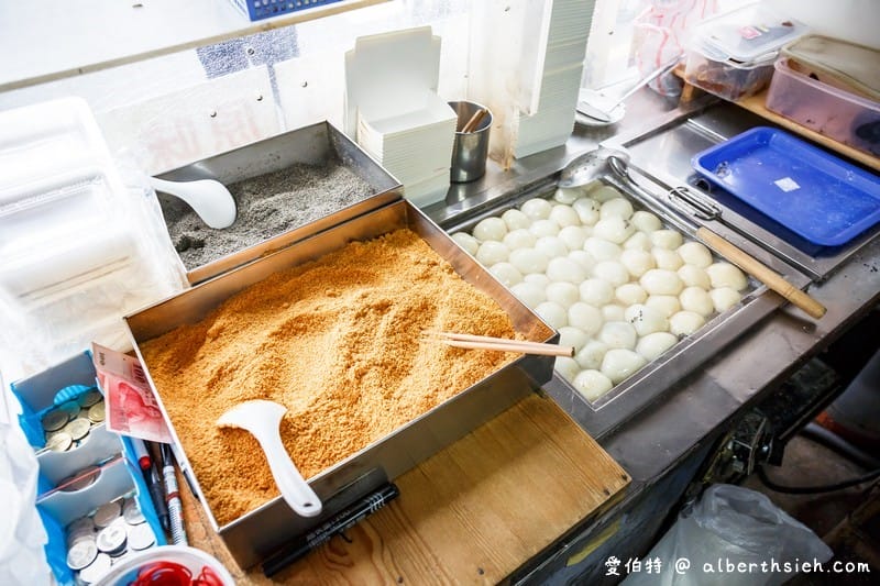 新竹市都城隍廟周家燒麻糬（不會過於軟爛富有彈性好吃）