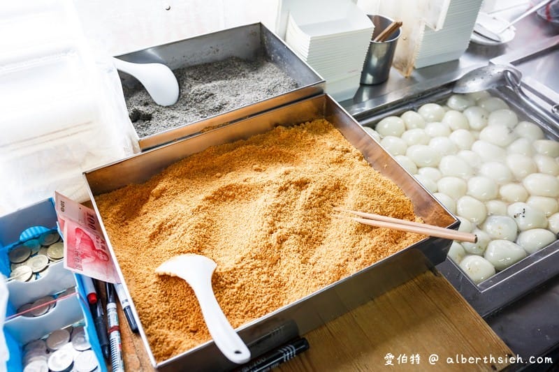 新竹市都城隍廟周家燒麻糬（不會過於軟爛富有彈性好吃）