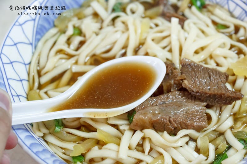 苗栗三義金榜麵館（料多實在超人氣客家美食排隊店）