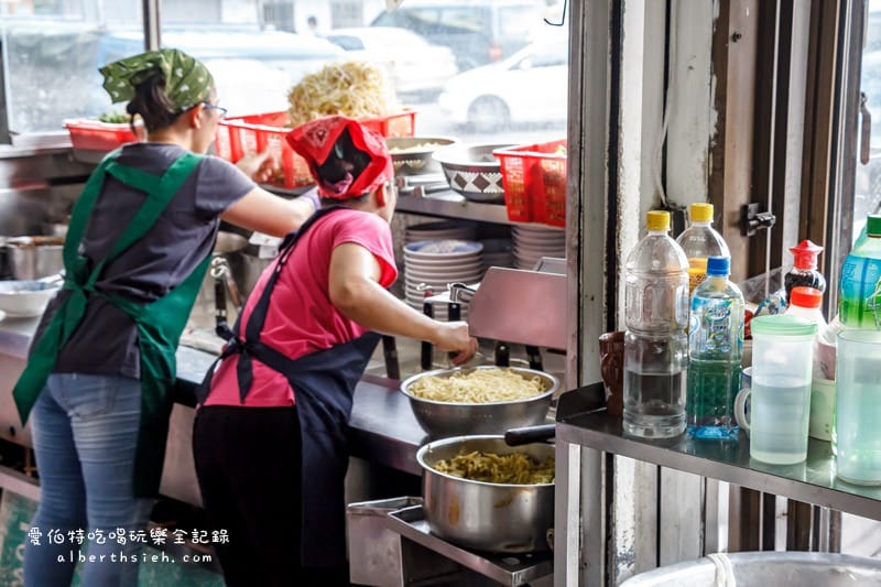 苗栗三義金榜麵館（料多實在超人氣客家美食排隊店）