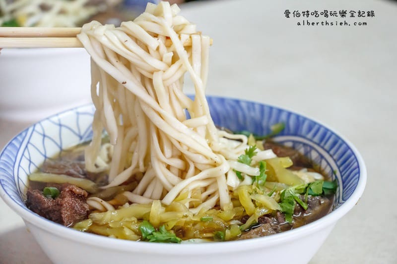 苗栗三義金榜麵館（料多實在超人氣客家美食排隊店）