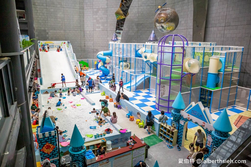 高雄科工館熱雪天堂兒童滑雪樂園2.0|室內親子景點 - 第1張圖 高雄科工館熱雪天堂兒童滑雪樂園2.0|室內親子景點