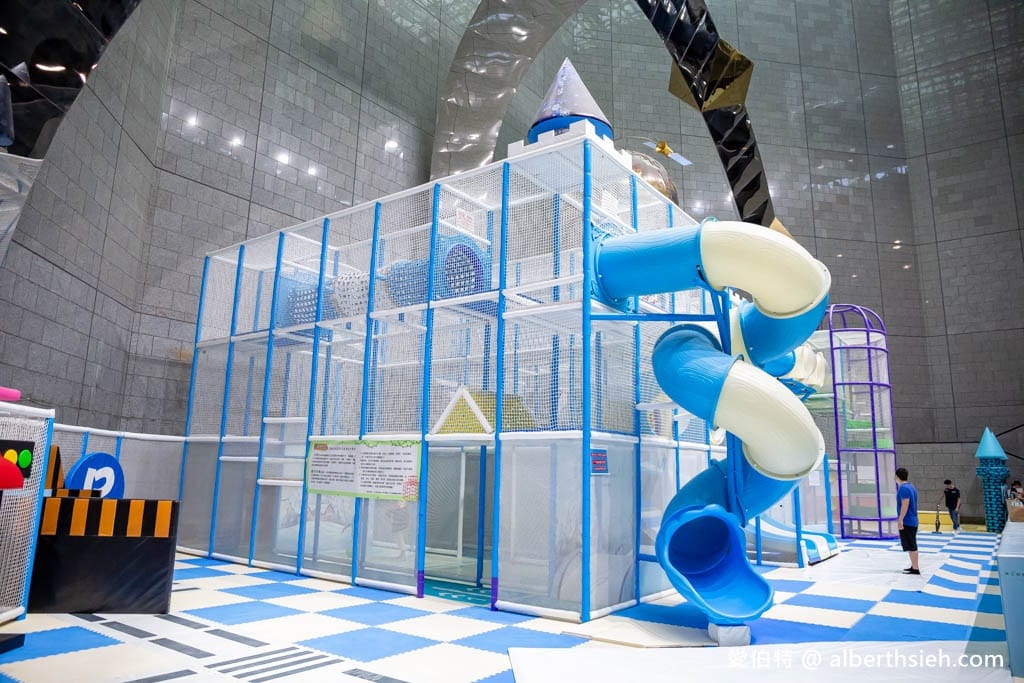 高雄科工館熱雪天堂兒童滑雪樂園2.0|室內親子景點 - 第7張圖 高雄科工館熱雪天堂兒童滑雪樂園2.0|室內親子景點