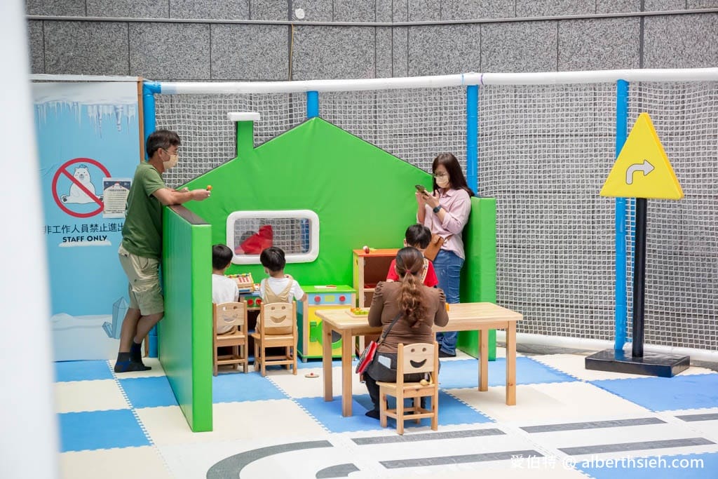 高雄科工館熱雪天堂兒童滑雪樂園2.0|室內親子景點 - 第15張圖 高雄科工館熱雪天堂兒童滑雪樂園2.0|室內親子景點