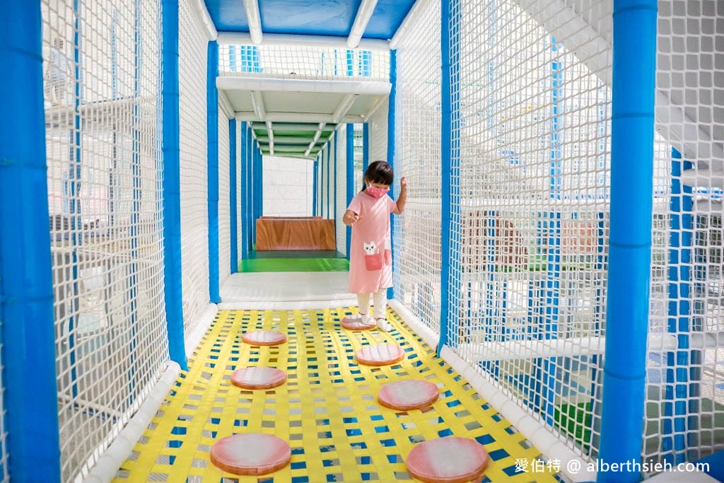 高雄科工館熱雪天堂兒童滑雪樂園2.0|室內親子景點 - 第11張圖 高雄科工館熱雪天堂兒童滑雪樂園2.0|室內親子景點
