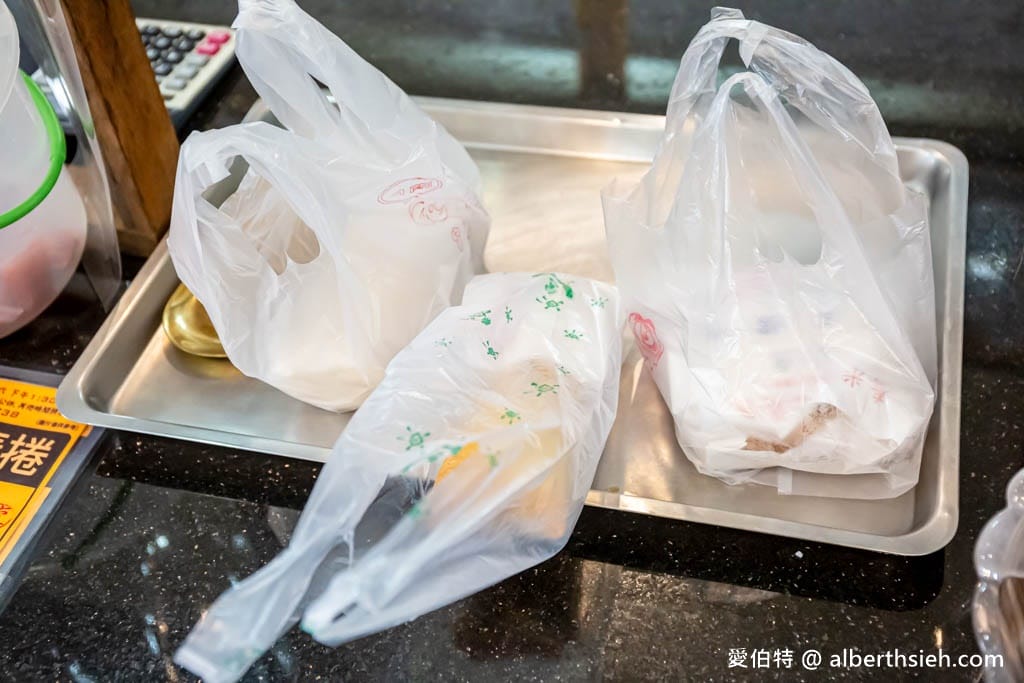 后里Kiss Me春米點心（18公分炸春捲，料多的棺材板，捲餅份量夠也好吃）