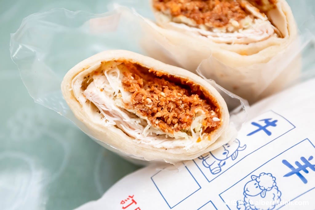 后里Kiss Me春米點心（18公分炸春捲，料多的棺材板，捲餅份量夠也好吃）