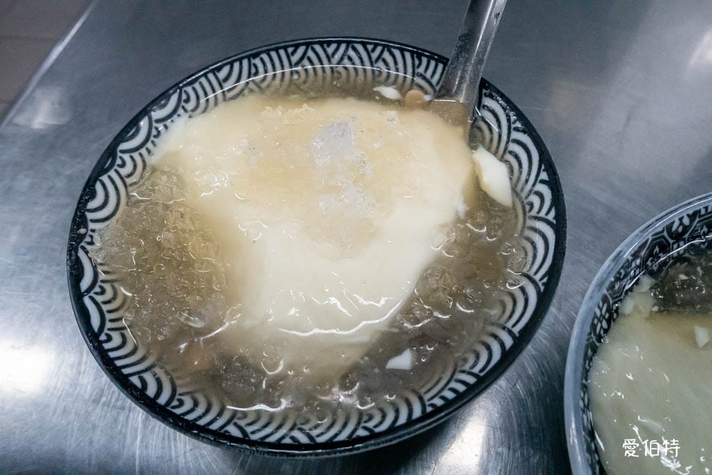 大溪老街賴媽媽傳統豆花體育館本店（在地超過50年歷史）