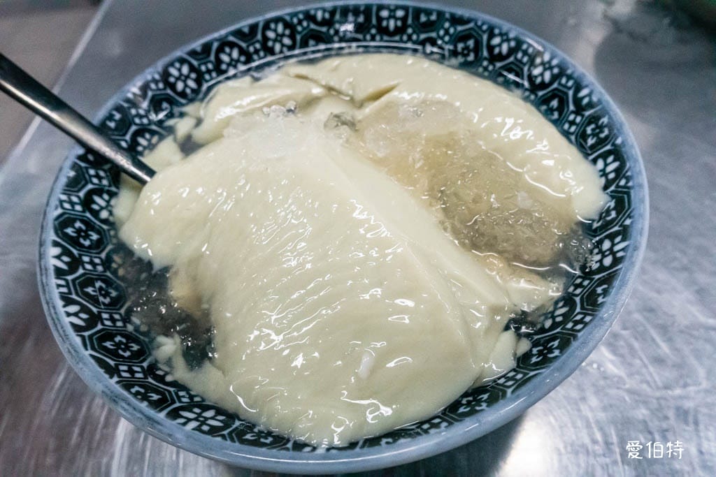 大溪老街賴媽媽傳統豆花體育館本店（在地超過50年歷史）