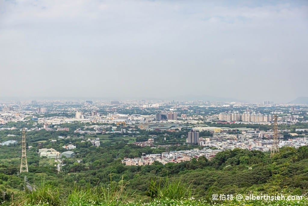 夏夕夏景（龍潭乳姑山無遮蔽視野絕佳的景觀餐廳）