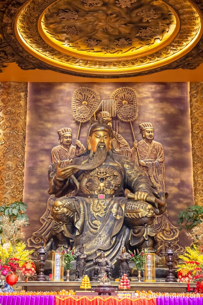 桃園威天宮｜東南亞最高室內武財神，龍銀參拜關聖帝君