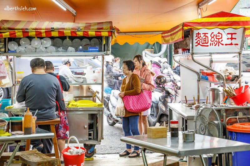 麵線王｜桃園南平市場美食（滷小腸入味好吃辣椒必添加）