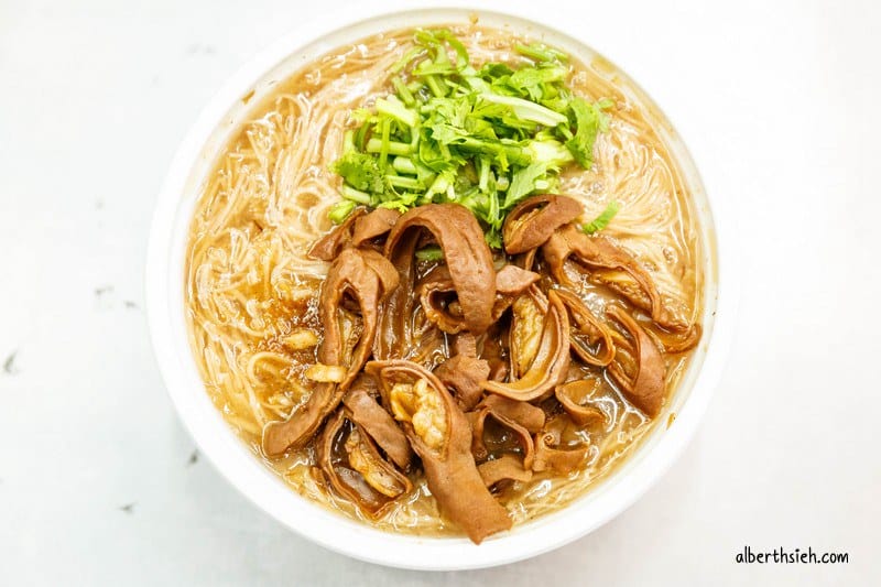 麵線王｜桃園南平市場美食（滷小腸入味好吃辣椒必添加）