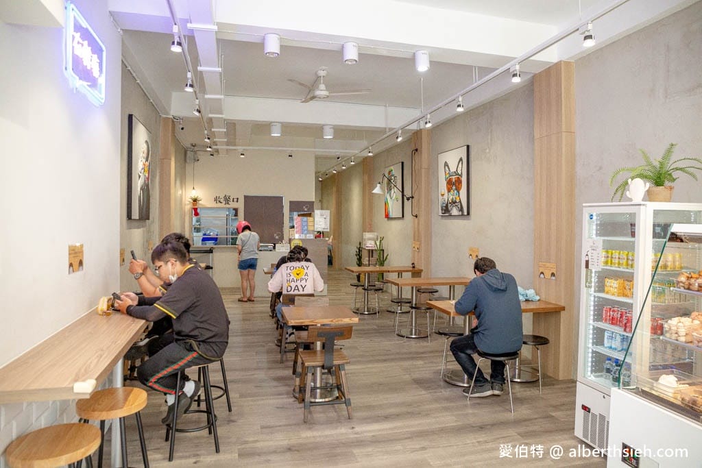 幹麻？豚骨麻辣燙龍潭店，夾多少算多少，乾拌必點，可以喝的湯頭