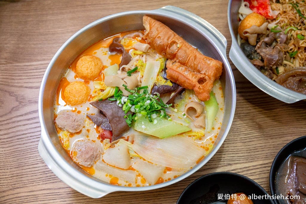 幹麻？豚骨麻辣燙龍潭店，夾多少算多少，乾拌必點，可以喝的湯頭