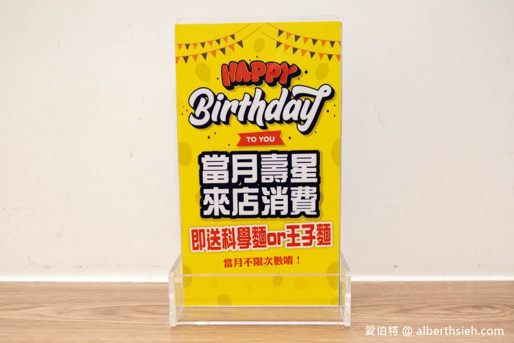 幹麻？豚骨麻辣燙龍潭店，夾多少算多少，乾拌必點，可以喝的湯頭